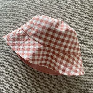 REVERSIBLE MAUVE GINGHAM BUCKET HAT